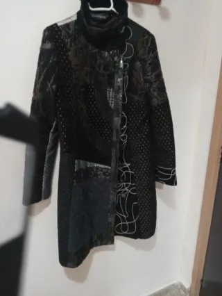 Abrigo Desigual Negro y Gris