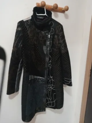 Abrigo Desigual Negro y Gris