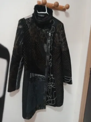 Abrigo Desigual Negro y Gris