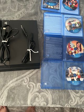PS4 (PlayStation 4) Negra + 5 Juegos
