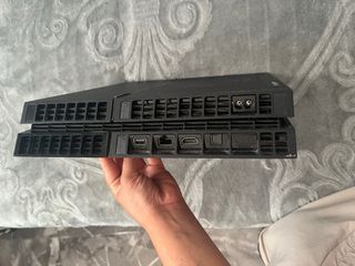 PS4 (PlayStation 4) Negra + 5 Juegos