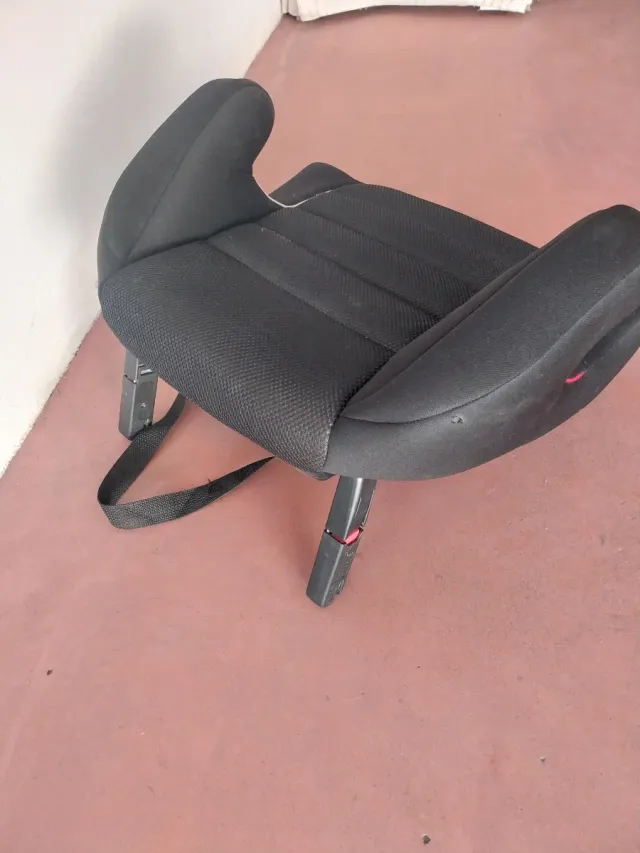 Alzador coche Isofix negro