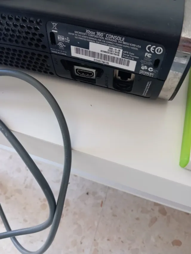 Xbox 360 120GB HDD + 2 Mandos Blancos