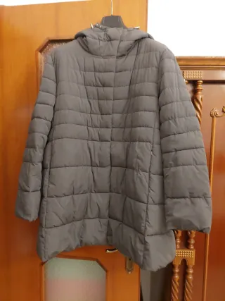 Cappotto imbottito grigio con cappuccio