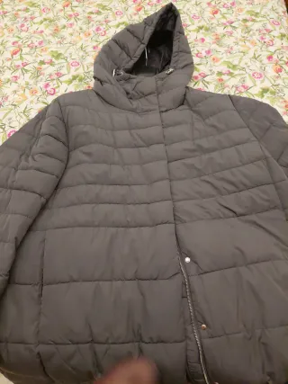 Cappotto imbottito grigio con cappuccio