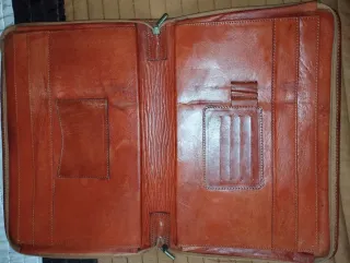 Carpeta de cuero genuino marrón