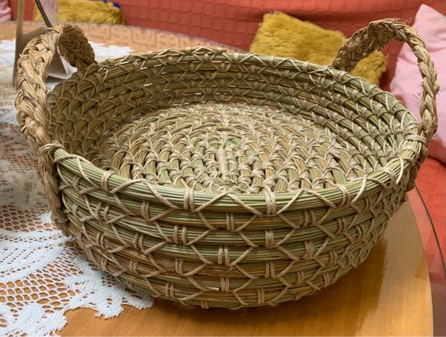 Cesto de esparto.