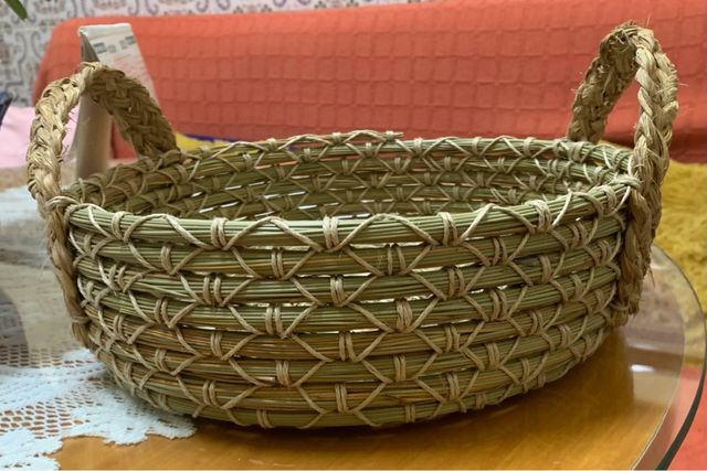 Cesto de esparto.