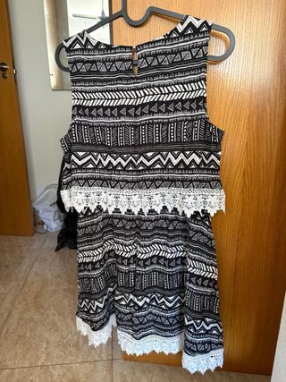 Vestido corto estampado blanco y negro