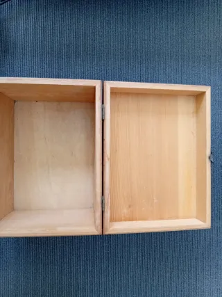 Caja joyero de madera tallada