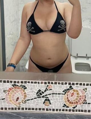 Bikini negro con calaveras plateadas