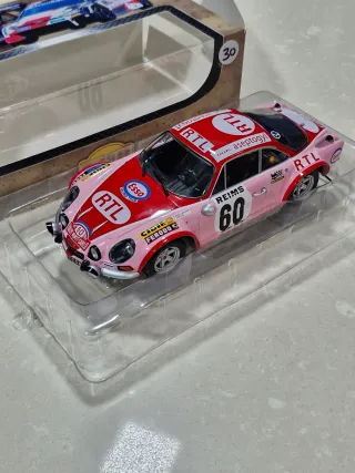 Coche alpine A110 escala 1:18