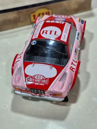 Coche alpine A110 escala 1:18