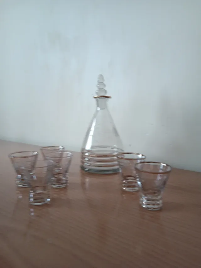 Juego de licor cristal dorado