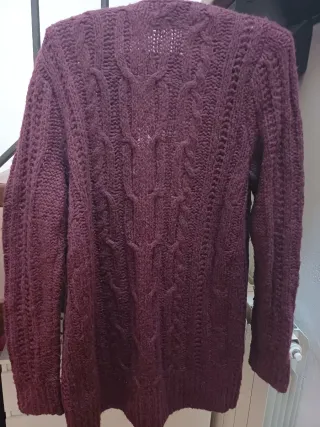 Cardigan bordeaux con trecce