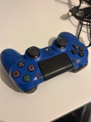 PS4 Slim 1TB (PlayStation 4) 2 mandos, 4 juegos