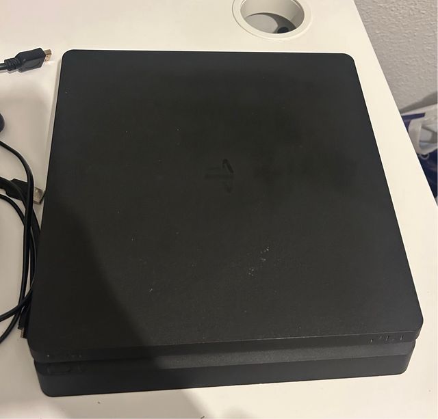 PS4 Slim 1TB (PlayStation 4) 2 mandos, 4 juegos