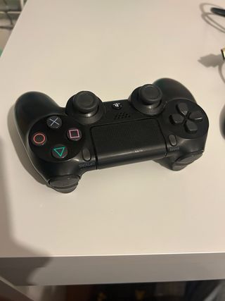 PS4 Slim 1TB (PlayStation 4) 2 mandos, 4 juegos