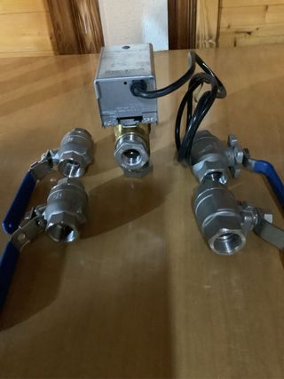 Electroválvula 3 vías 1” latón + 4 válvulas 3/4”