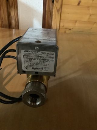 Electroválvula 3 vías 1” latón + 4 válvulas 3/4”