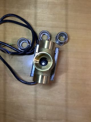 Electroválvula 3 vías 1” latón + 4 válvulas 3/4”
