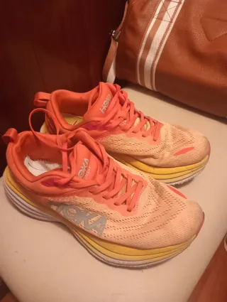 Hoka Bondi 8 Naranja y Amarillo