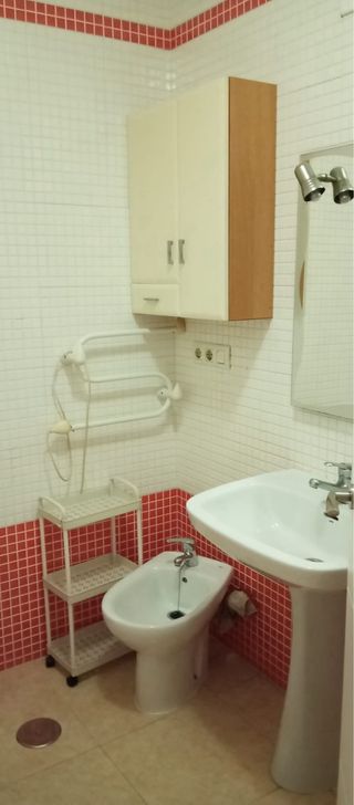 Se ofrece habitación en piso compartido en Badajoz