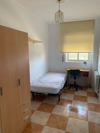 Se ofrece habitación en piso compartido en Badajoz