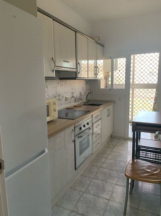 Se ofrece habitación en piso compartido en Badajoz