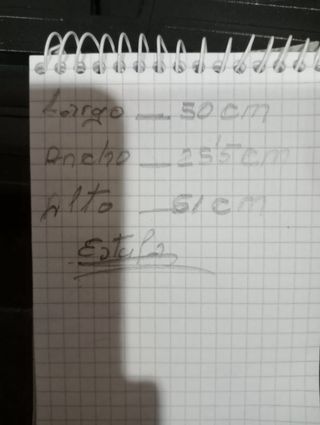 Estufa Eléctrica Negra con Detalles Dorados