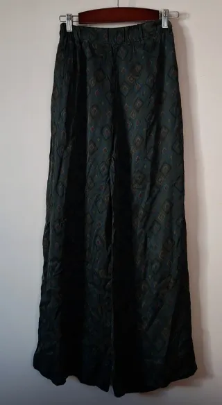 Calças M perna larga com padrão