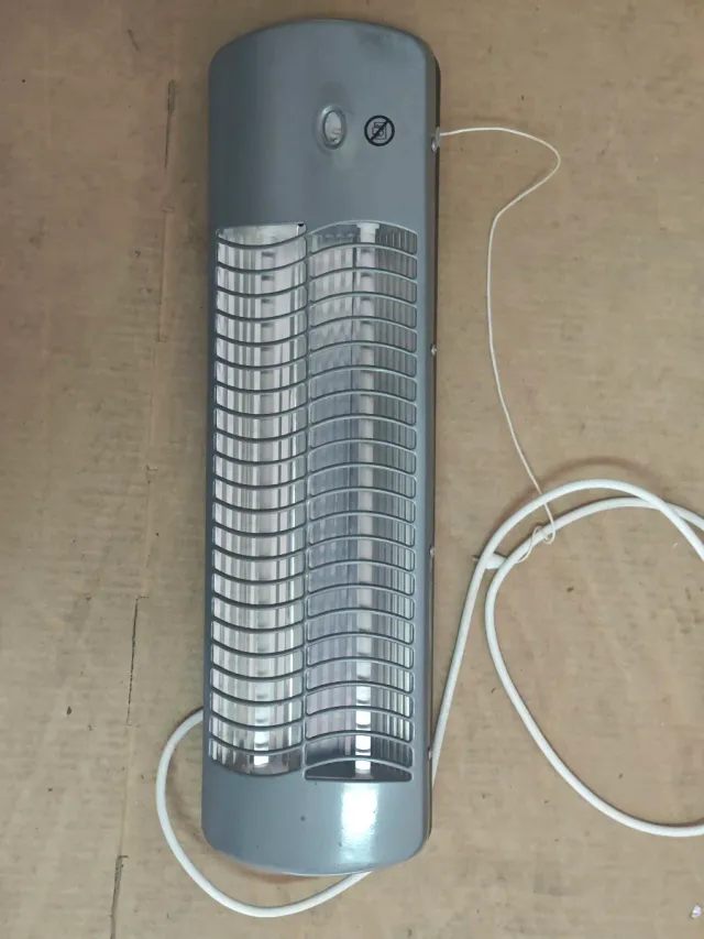 Estufa de banho cinza metal