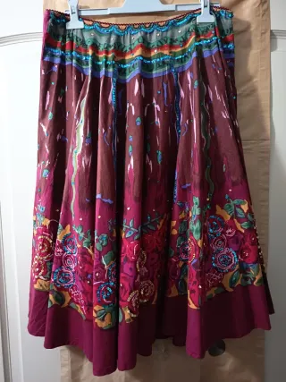 Falda larga estampada con lentejuelas