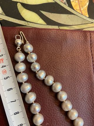 Collar de perlas cultivadas gris claro