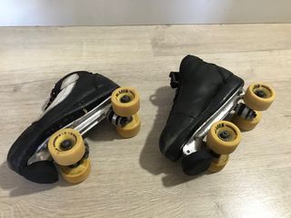 Patines de hockey negros y blancos. Número 41.