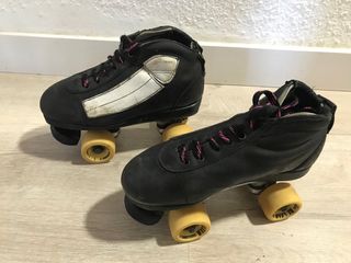 Patines de hockey negros y blancos. Número 41.