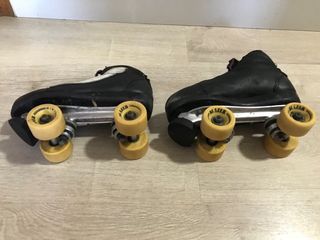 Patines de hockey negros y blancos. Número 41.