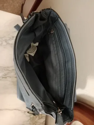Mochila azul de cuero