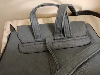 Mochila azul de cuero