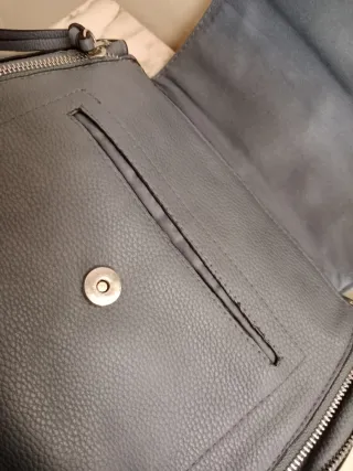 Mochila azul de cuero