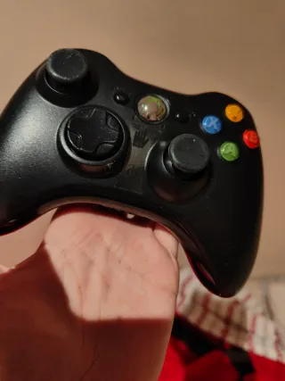 Xbox 360 Negra con 1 Mando