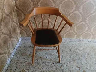 Tavolo da pranzo e sei sedie