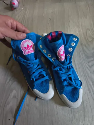 Deportivas Adidas Azul y Rosa nuevas a estrenar
