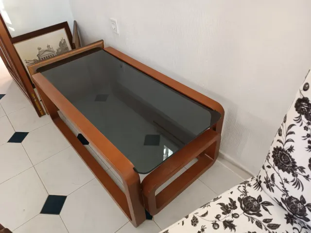 Mesas auxiliares salón madera y cristal