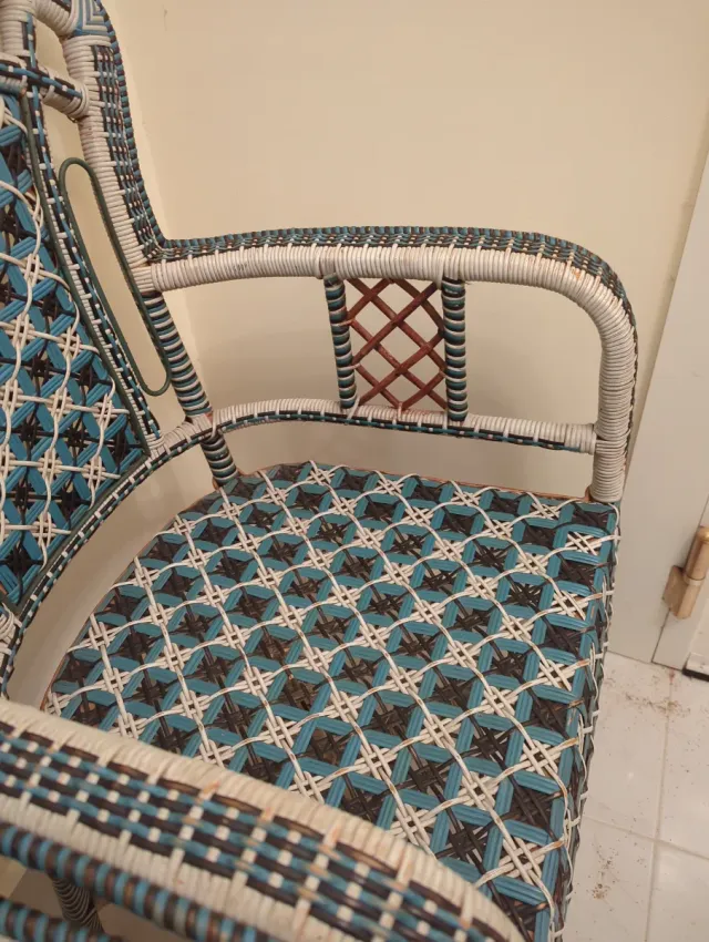 4 Sillas de jardín de mimbre azul y blanco