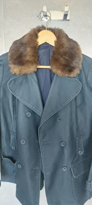 Abrigo con cuello de piel sintética forro polar