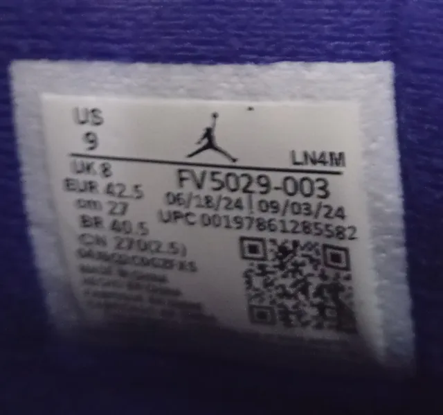 Jordan 4 Rare Air Negro Rojo