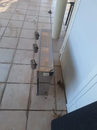 Armario espejo inoxidable con luz y enchufe latera