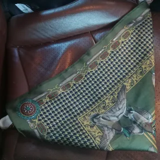 Splendido foulard in seta stampato