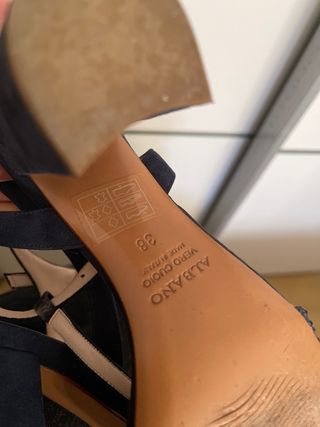 Zapatos de tacón Albano azul con pedrería